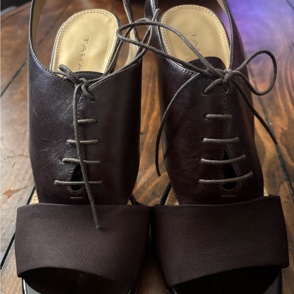 Tahari Brown Heels Elegant Design